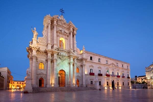 fasáda katedrály siracusa ortygia z roku 1753, sicílie itálie - ortygia - stock snímky, obrázky a fotky