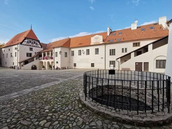 II. hradní nádvoří | Hrad Strakonice