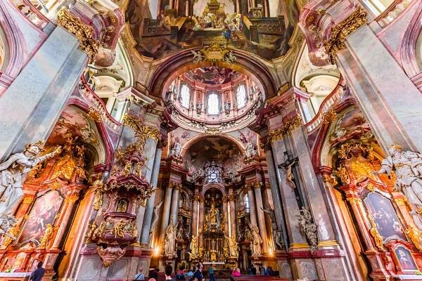 Kostel sv. Mikuláše v Praze (Malá Strana) - Atrakce