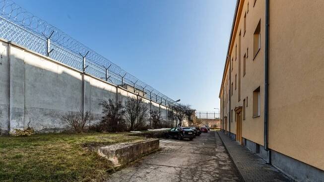 Perné ráno ve Valdicích. Z přísně hlídané věznice se pokusil utéct trestanec