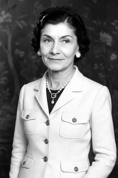 Coco Chanel - Biografie WHO'S WHO