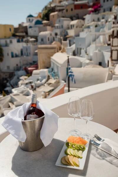 Complete Oia Santorini Travel Guide: Everything You need to Know | Dana Berez Greece Travel Guide