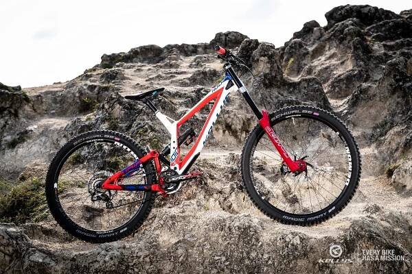 Kellys Factory Team pojede na MS na custom kolech