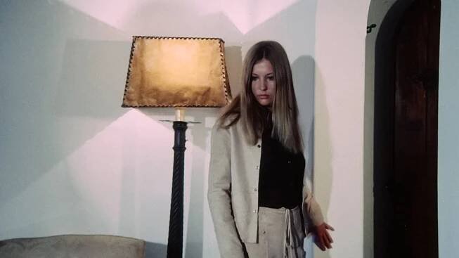 Une vierge chez les morts-vivants (1973) film • Filmožrouti.cz