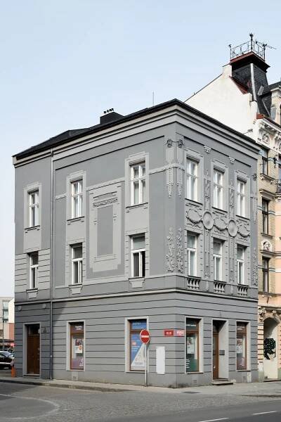 Obytný a obchodní dům Tomáše a Barbary Svanovských | Objekty | Opavský architektonický manuál (OPAM)