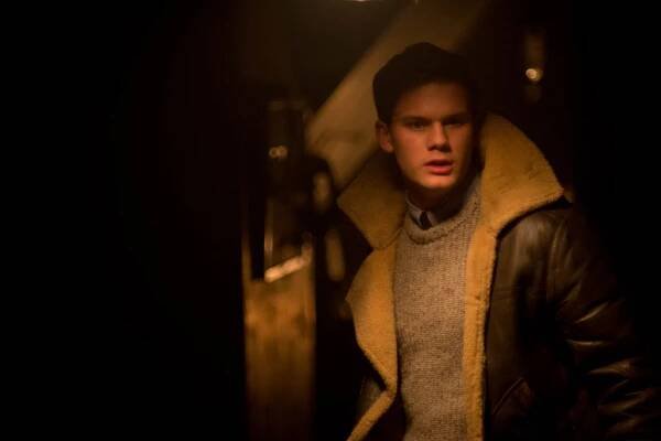 Jeremy Irvine Talks The Woman in Black 2 Angel of Death