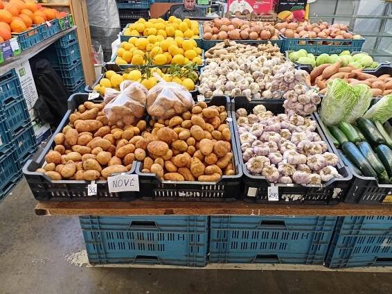 Farmářské trhy na jaře: Srovnali jsme ceny zeleniny a ovoce na pražských trzích