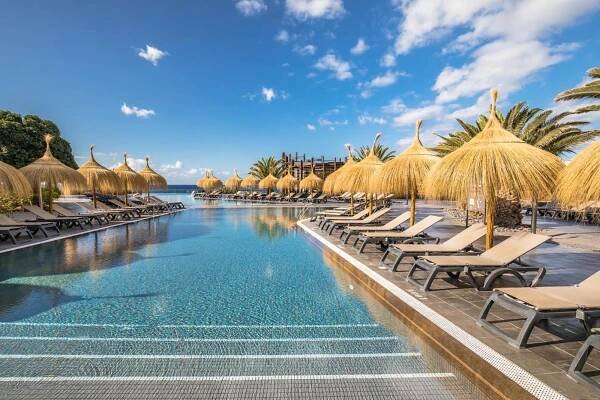 Bazén v ubytovaní Barceló Tenerife alebo v jeho blízkosti
