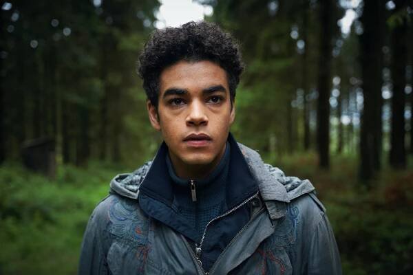 Jeho temné esence - The Enchanted Sleeper - Z filmu - Amir Wilson