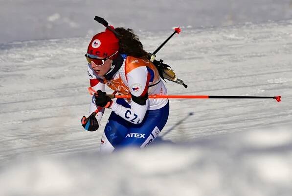 Biatlonistky byly na OH ve štafetě osmé, Hrůzová jela na 1500 m finále B