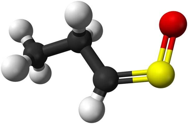Soubor:Syn-propanethial-S-oxide-3D-balls.png – Wikipedie