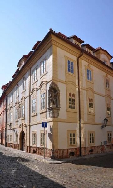 Praha - Dům U Jonáků | Via Dientzenhofer