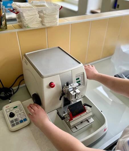 Patologie není jen pitva. Nemocnice Písek chce k oboru přilákat studenty