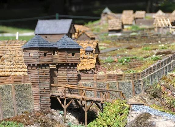 Mariánské Lázně: Unikátní prameny, římské spa a lyžování u kolonády