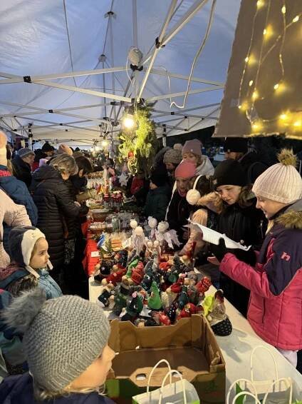 Adventní vystoupení a jarmark 2024 – Základní škola Bratří Čapků Ústí nad Orlicí