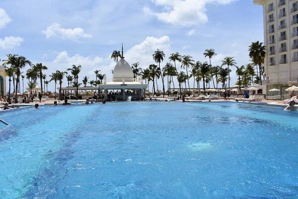 Aruba Resorts – Oddball Escapes