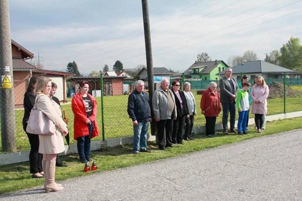 Kladení věnců 2022 - Oficiální stránky obce Žabeň