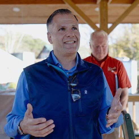 In Heated House Race, a Moderate Republican Goes Full Trump