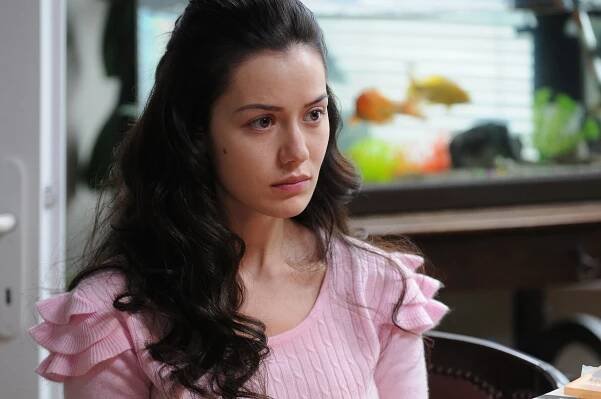 Evim Sensin - Z filmu - Fahriye Evcen