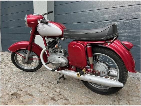 Motocykl Jawa 250 (vývozní)
