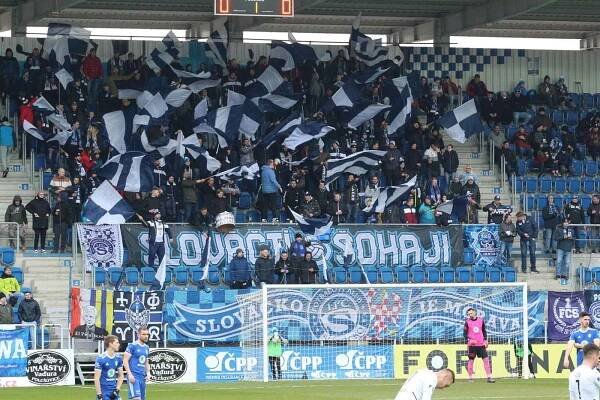 Fotbalisté Slovácka (bílé dresy) přivítali ve 23. kole FORTUNA:LIGY Mladou Boleslav.