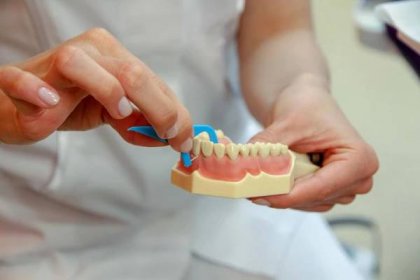 Správné čištění zubů spočívá ve výběru vhodných pomůcek a správné manipulaci | Blog | Asklepion