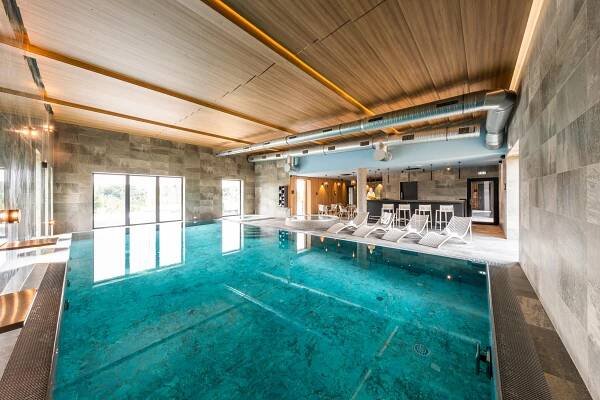 Pobyt v luxusním Panorama Golf Resortu v Posázaví se snídaní i neomezeným vstupem do wellness