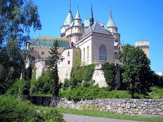 Soubor:Bojnice, jún 2014 - panoramio.jpg – Wikipedie