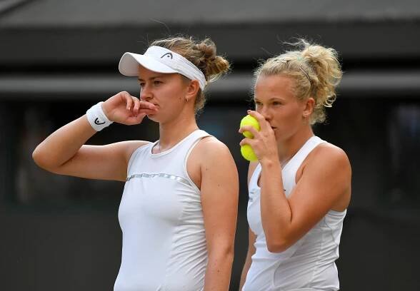 Krejčíková se Siniakovou slaví wimbledonský titul. Nasazeným jedničkám nepovolily set