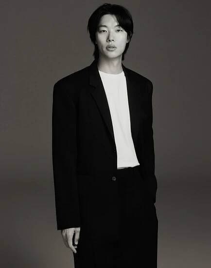Ryu Jun Yeol Tanda Tangan Kontrak dengan Agensi Baru | iniKpop