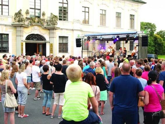 Kulturní akce na zámku - Oficiální stránky města Kravaře