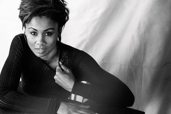 Emayatzy Corinealdi