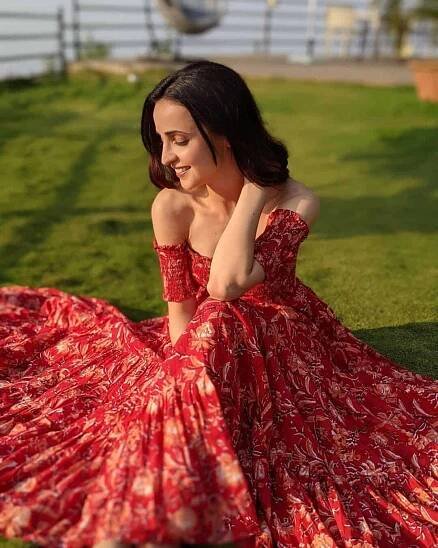 Sanaya Irani : Net Worth, Height, Weight, Age, Affairs, Wiki, Facts and Figures 14