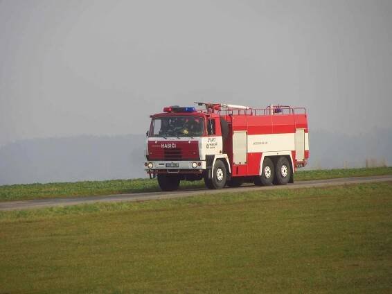 Na vlašimském letišti prověřovali hasiči své schopnosti