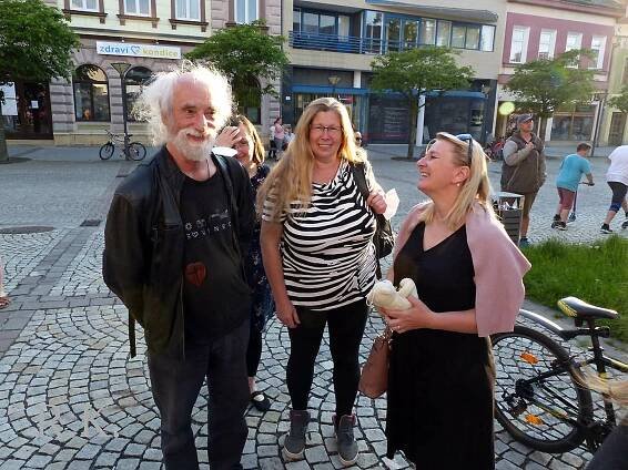 Kulturní léto ve Vsetíně odstartovala kapela Docuku, hrála pro čtyři sta lidí