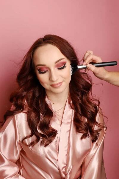 Dominika Kloz muah – vizáž a vlasový styling – Vizážistka, která se postará o Váš make-up a vlasový styling.