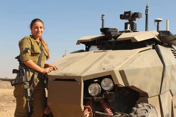 "Flickr - Israel Defense Forces - Israeli Made Guardium UGV (3)" by //www.flickr.com/people/45644610@N03 - //www.flickr.com/photos/idfonline/8178695177/. Licensed under CC BY-SA 3.0 via Commons
