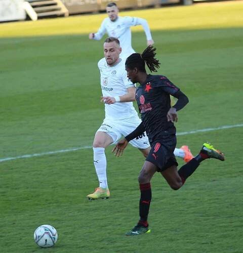 Fotbalisté Slovácka (v bílých dresech) se ve šlágru 21. kola FORTUNA:LIGY utkali s vedoucí Slavií.
