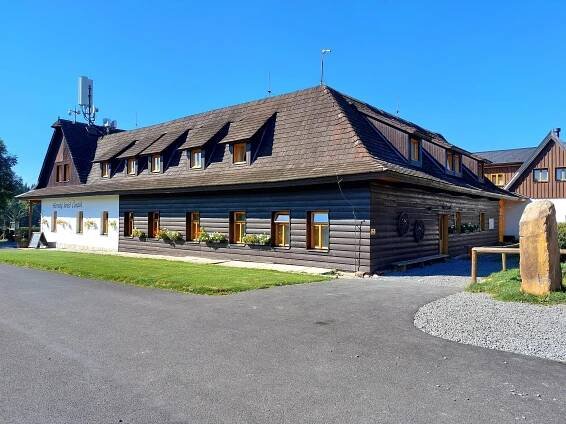 Fotografie - Horský hotel Čarták Restaurace a pohostinství, Solanec pod Soláněm. Česko. - 27.09.2023