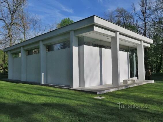 Osík u Litomyšle – White Gallery, malá vila Tugendhat z 21. století