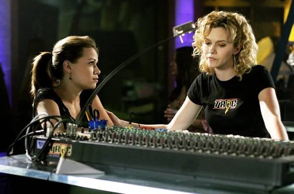 ONE TREE HILL, Bethany Joy Lenz, Hilarie Burton, 'Let The Reigns Go Loose', (Season 2, epis. #207)