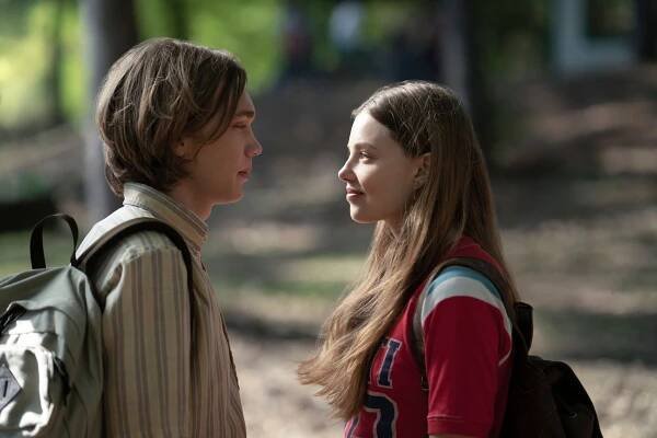 Charlie Plummer, Kristine Froseth - Hledání Aljašky - Poslední slova slavných - Z filmu
