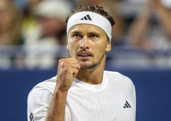 Zverev a Chačanov postúpili do semifinále v Toronte