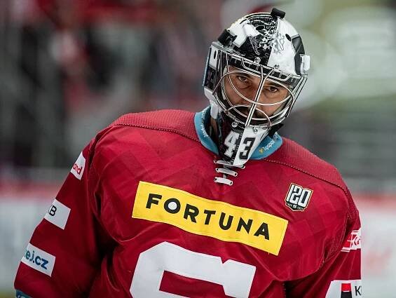 Sparta je spokojená s brankářskou dvojicí. S Kovářem i Kořenářem podepsala nové smlouvy - SportDeník
