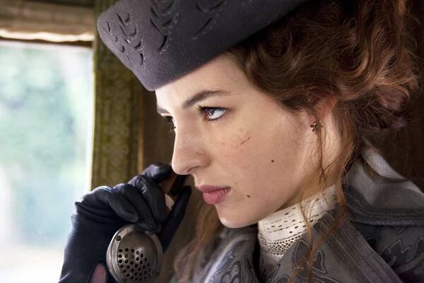 Tajemství mumie - Z filmu - Louise Bourgoin