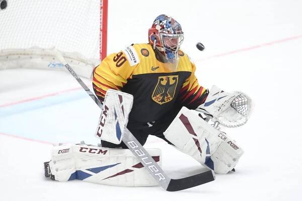 Němce na MS posílí trio z NHL Grubauer, Sturm a Peterka