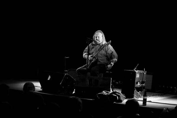 Richard Dawson + Bolka, 3.11.2023, Kasárna Karlín, Praha | Hudební server FMZine.cz