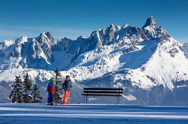 Family ski experience with breathtaking Alpine backdrop | © Salzburger Sportwelt Amadé GmbH