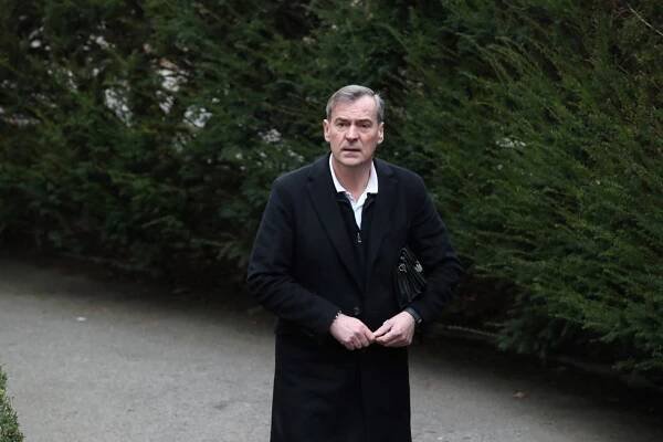 Poslední rozloučení s dabérem Pavlem Vondrou (†54): Felixe Slováčka dovnitř nepustili!