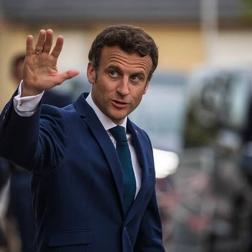 Législatives 2022 : comment Emmanuel Macron gère sa majorité, façon chef de clans